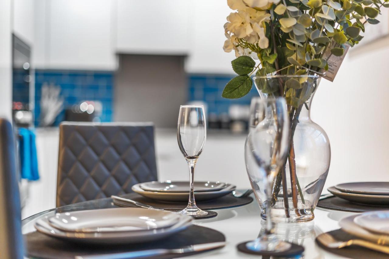 Modern, City Centre -2 Bedroom Apartments Ридинг Экстерьер фото