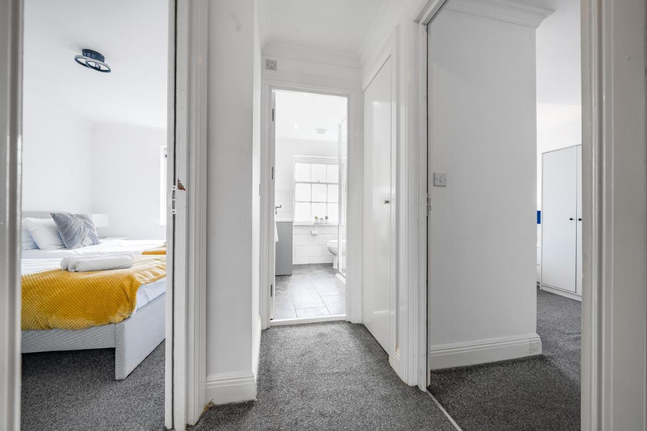 Modern, City Centre -2 Bedroom Apartments Ридинг Экстерьер фото